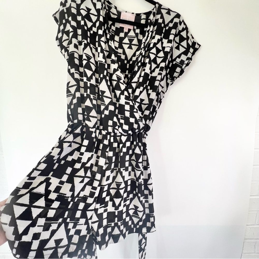 Romeo & Juliet Couture Black White Romper Sz Small Geometric Shorts Minimalist